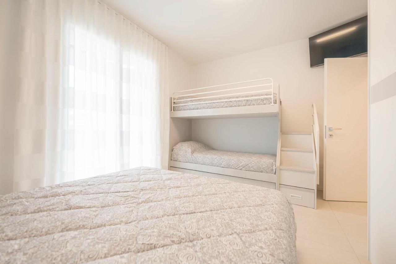 Residence Luxury Elisabeth Con Posto Spiaggia Incluso Caorle Exterior photo