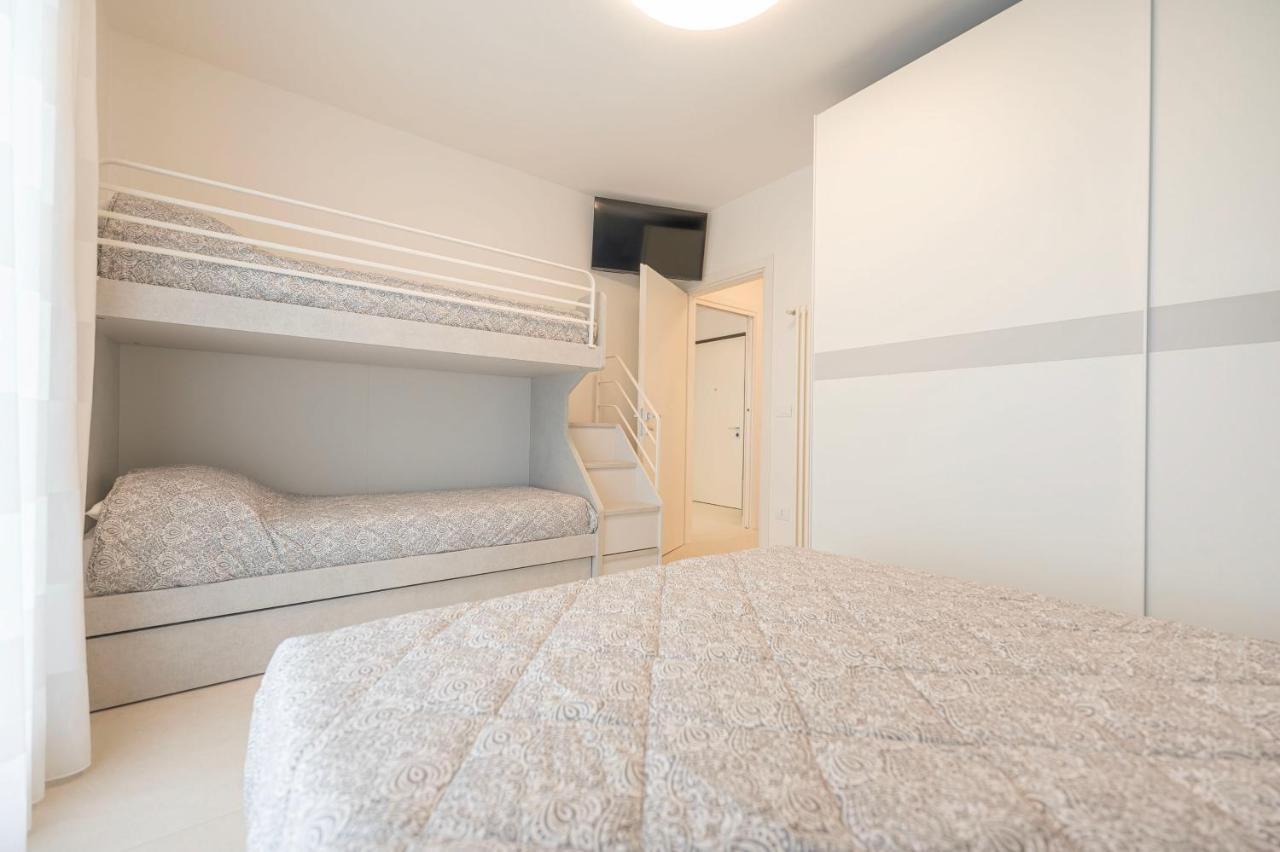 Residence Luxury Elisabeth Con Posto Spiaggia Incluso Caorle Exterior photo